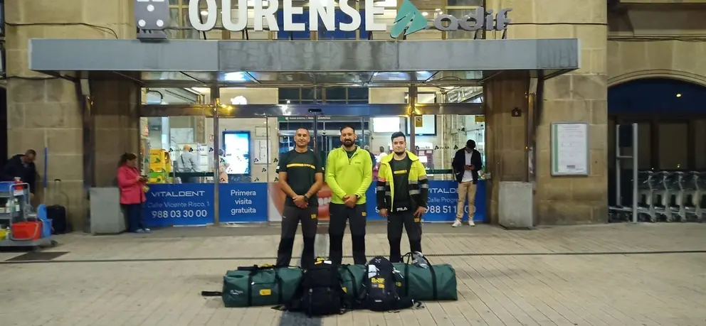 Roberto Fern&aacute;ndez, Alberto Fern&aacute;ndez y David Ruiz partieron desde Ourense a las 8:20 horas de este viernes. | FOTO: Brif Laza.