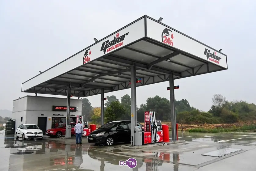 La nueva gasolinera 24 horas de Ver&iacute;n, en el Pol&iacute;gono de Pazos. | FOTO: Noelia Caseiro.