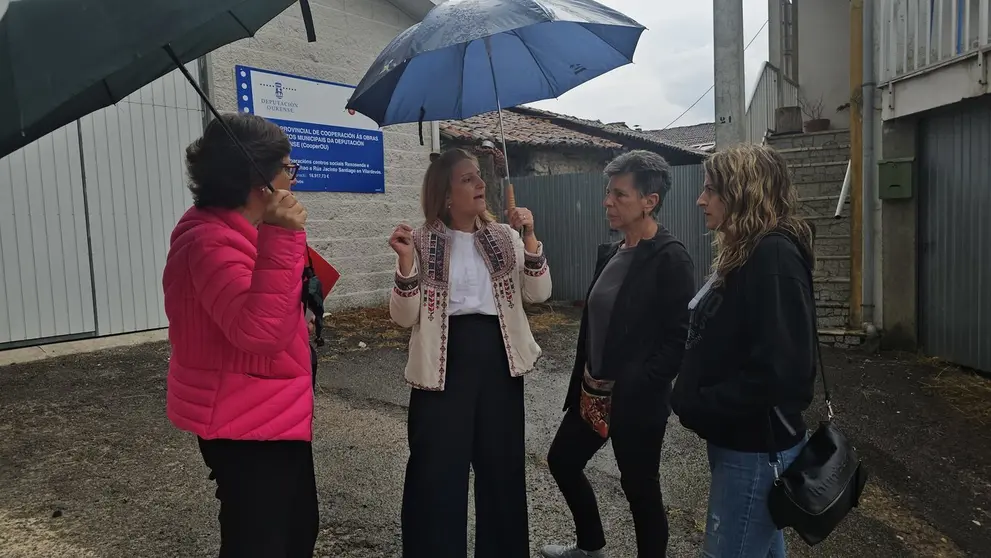 20241004 Plan CooperOu en Vilardev&oacute;s. Elvira Lama, deputada provincial PSOE Ourense, Eva P&eacute;rez Gamote, alcaldesa de Vilardev&oacute;s, Marina Lovelace, concelleira en Vilardev&oacute;s e secretaria de socialdemocracia e desenvolvemento provincial na executiva provincial do PSOE, e Marina Vaz, deputada provincial PSOE e coordinadora da bisbarra de Ver&iacute;n