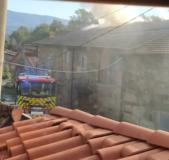 20241107 Incendio casa Vences (6)