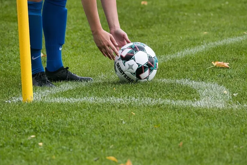 corner-ball-6566084_1280__1_