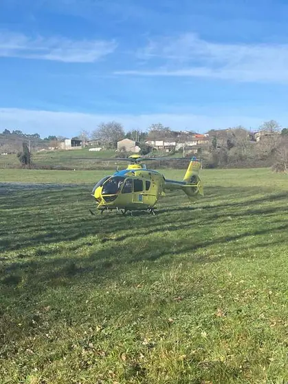 El helic&oacute;ptero medicalizado desplazado al lugar.