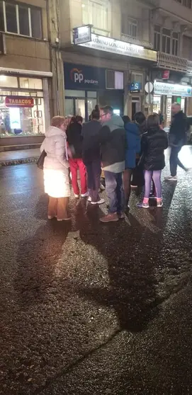 Transe&uacute;ntes y profesionales de la cl&iacute;nica dental fueron los primeros en atender a la mujer atropellada.