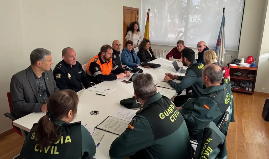 Gerardo Seoane, el alcalde, y Eladio Santos, subdelegado, presidieron la junta local de seguridad.