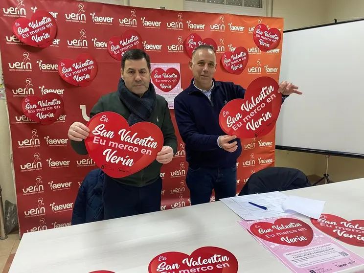Santos &Aacute;lvarez y Jos&eacute; &Aacute;ngel Rodicio, en la presentaci&oacute;n de la nueva campa&ntilde;a de Aever.