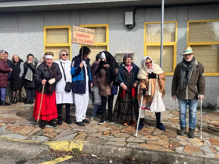 Las protestas de este lunes en A Mezquita no estuvieron exentas de esp&iacute;ritu "entroideiro".
