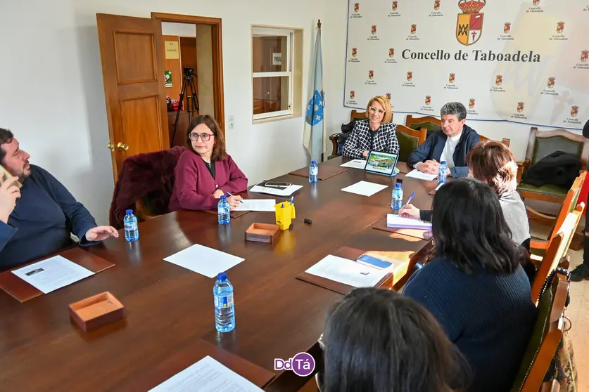 Reuni&oacute;n con los diferentes ayuntamientos participantes en "Re-Habilita Rural Lab" | FOTO: Noelia Caseiro.