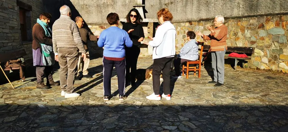 Mar&iacute;a Dosantos, asociaci&oacute;n Asanta Teranga, actividades cos maiores