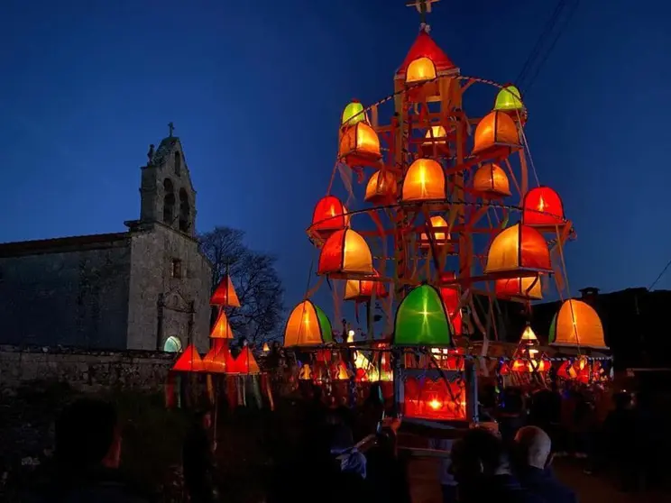 Procesi&oacute;n dos farois, semana santa, A Xironda, Cualedro, foto luciano Rivero, 2024