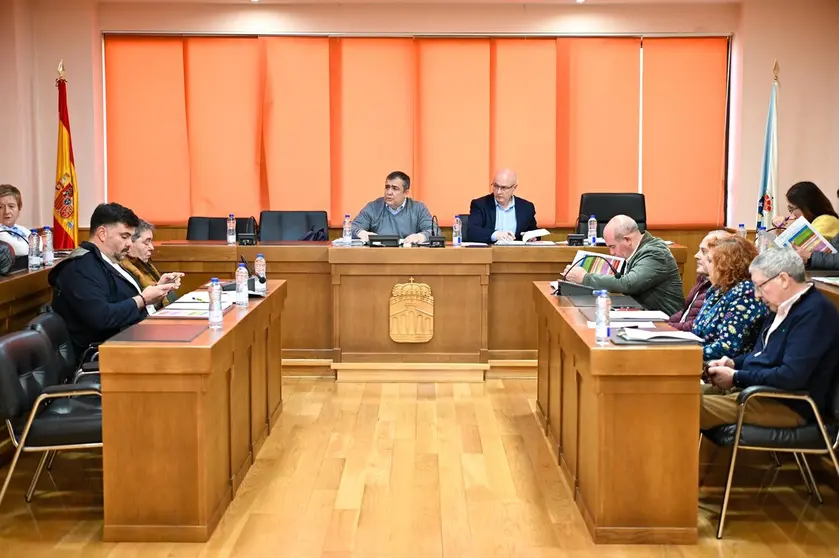 Su&aacute;rez Mart&iacute;nez, presidiendo la asamblea de la Mancomunidad en la que se aprobaron los presupuestos del 2025. | FOTO: Noelia Caseiro.