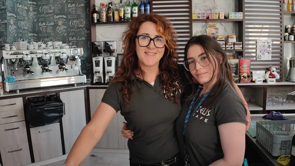 En los bares, sus camareras y camareros no sirven caf&eacute;s. | FOTO: Xos&eacute; Lois Colmenero.