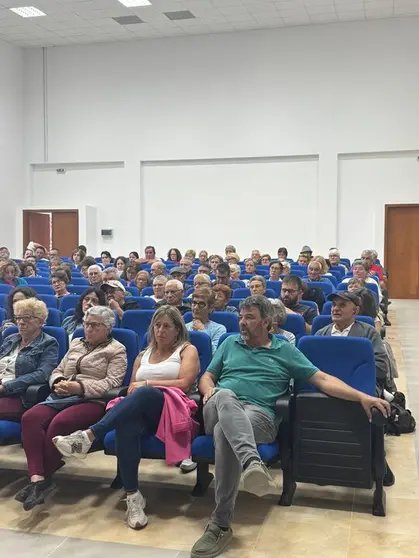 El sal&oacute;n de actos del multiusos de A Mezquita se llen&oacute; el pasado s&aacute;bado.