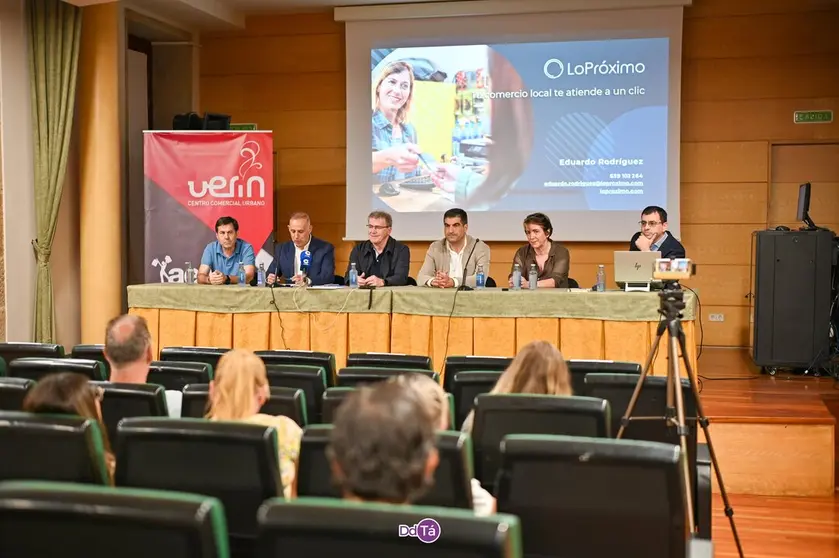 De izquierda a derecha: Santos &Aacute;lvarez, Jos&eacute; &Aacute;ngel Rodicio, Manuel Pardo, Gabriel Al&eacute;n y M&ordf; Isabel Gonz&aacute;lez Fern&aacute;ndez.