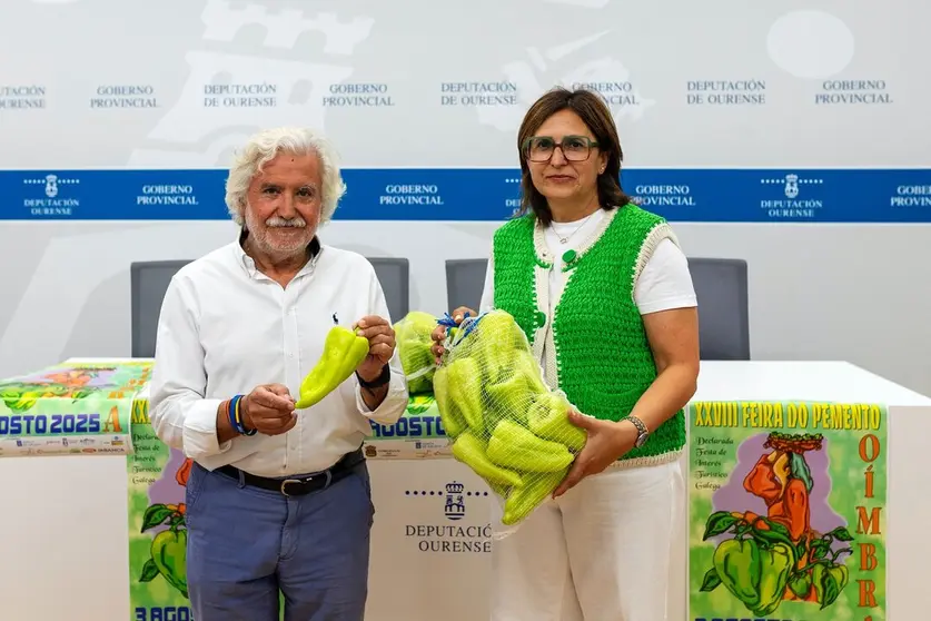 Rosendo Luis Fern&aacute;ndez e a rexedora de O&iacute;mbra, Ana Mar&iacute;a Villarino Pardo, na presentaci&oacute;n da Feira do Pemento, en Ourense.