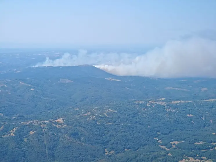 Efectivos de la BRIF Tabuyo tomaron esta imagen en sus maniobras de aproximaci&oacute;n al  fuego. | @BrifTabuyo
