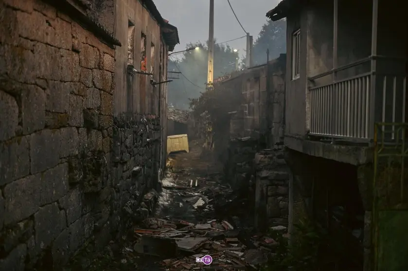 20250813 IFAGranxaO&iacute;mbra, Incendio Monterrei, A Caridade, casas calcinadas (26)