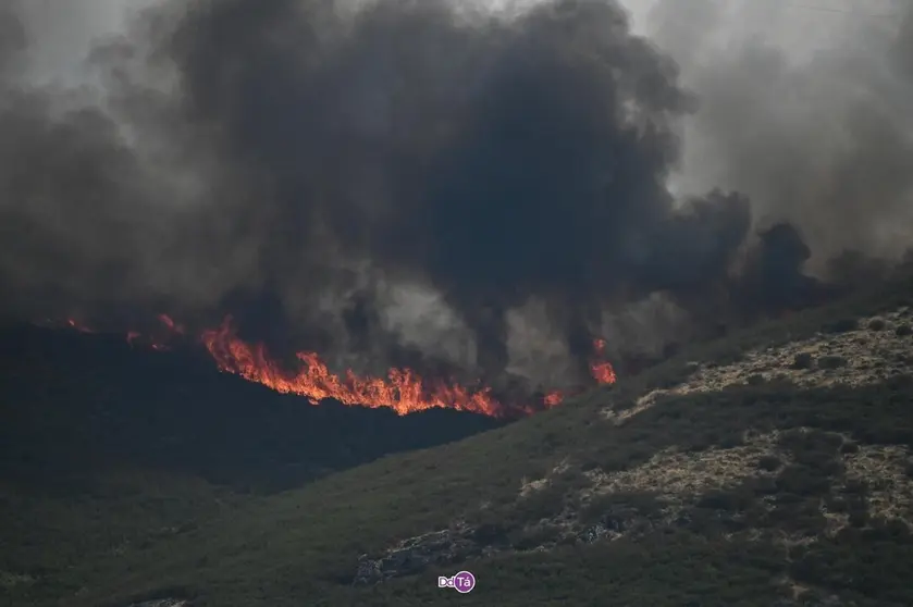 20250814 IFAEsculqueiraAMezquita, Incendio A Gudi&ntilde;a, monte O Testeiro (1)