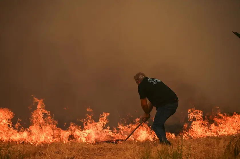 20250814 IFAGranxaO&iacute;mbra, incendio Cualedro, Santa Baia, gasolinera (1)