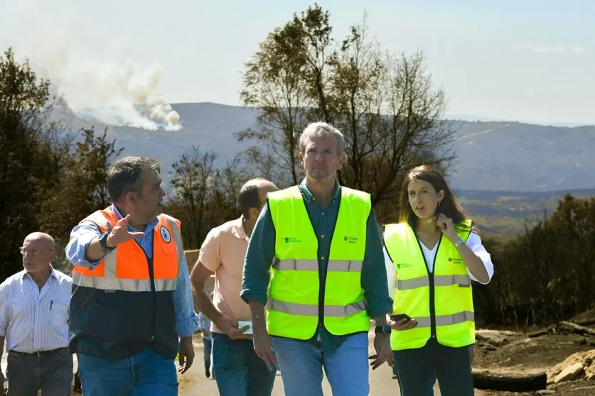 20250820 Incendio Monterrei- Rueda Visita A Caridade, conselleira e alcalde monterrei