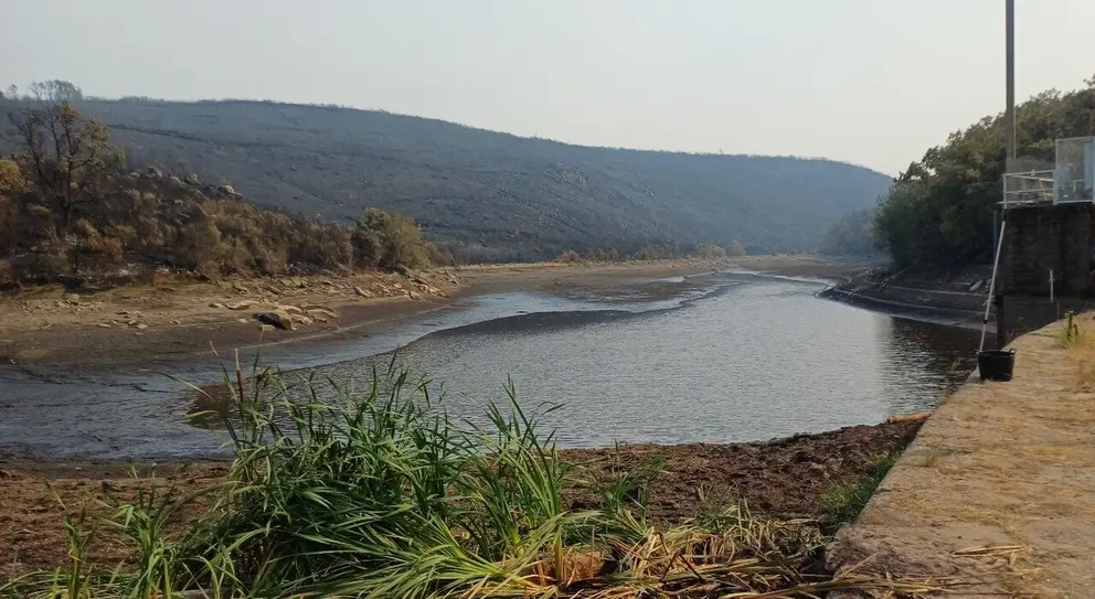 202508 Baleirado presa As Ch&aacute;s, incendio O&iacute;mbra, desastre ecol&oacute;xico (2)