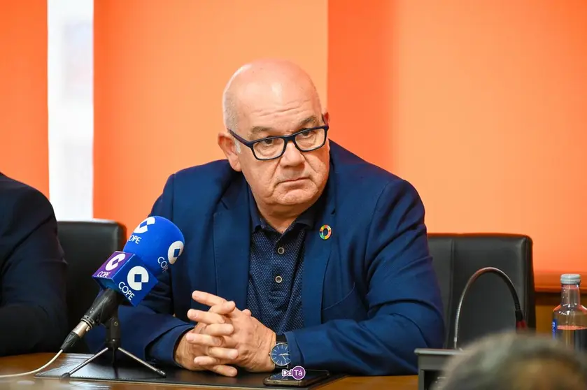 Eladio Santos, o subdelegado do Goberno en Ourense, este xoves, en Ver&iacute;n. | FOTO: Noelia Caseiro.