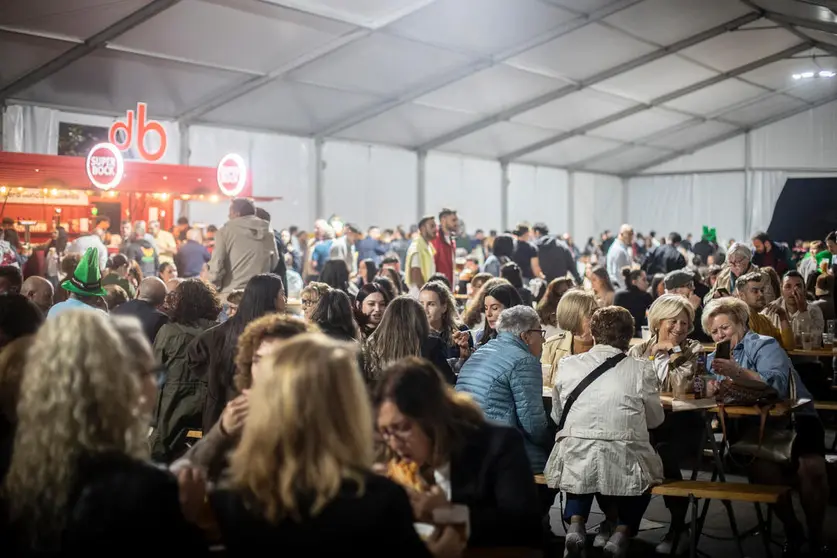 La Fiesta de la Cerveza ya es una de las habituales en el calendario festivo verinense. | FOTO: Carlos Montero.