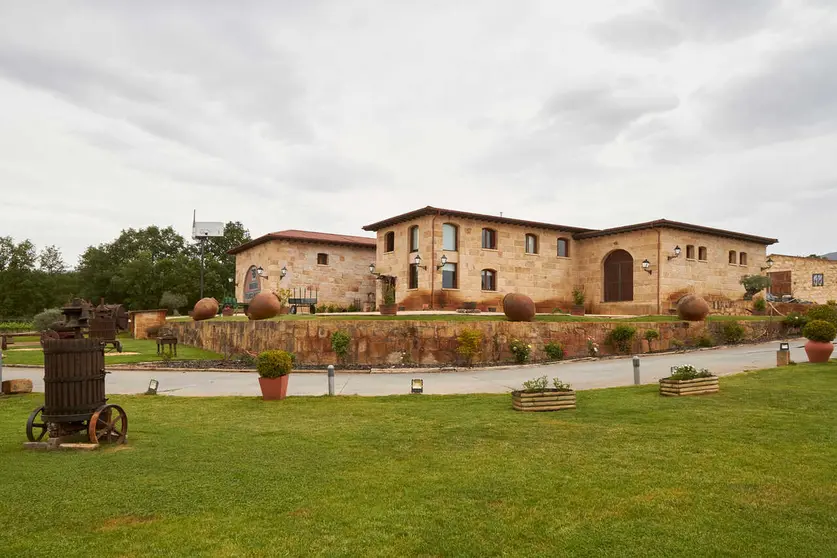 Bodega Franco Basalo, exterior, finca, estela do val