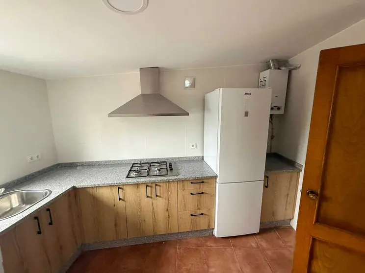 Detalle da coci&ntilde;a do inmoble que sae a concurso por 200 euros mensuais.