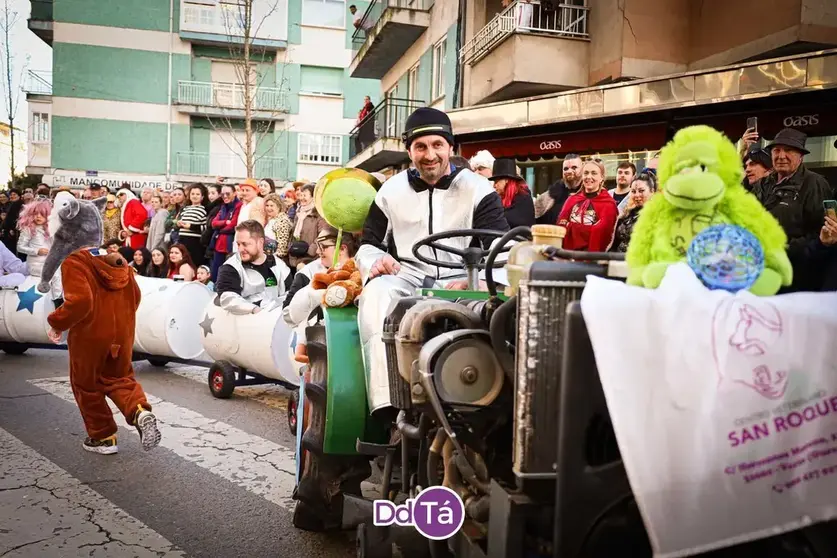 Carrozas e comparsas volver&aacute;n encher de cor as r&uacute;as de Ver&iacute;n.
