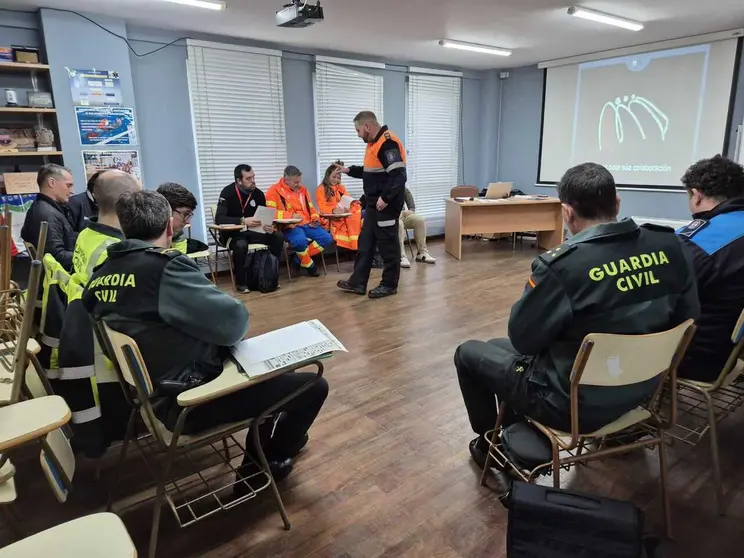 Reuni&oacute;n de coordinaci&oacute;n do dispositivo de seguridade na base de Protecci&oacute;n Civil de Ver&iacute;n.