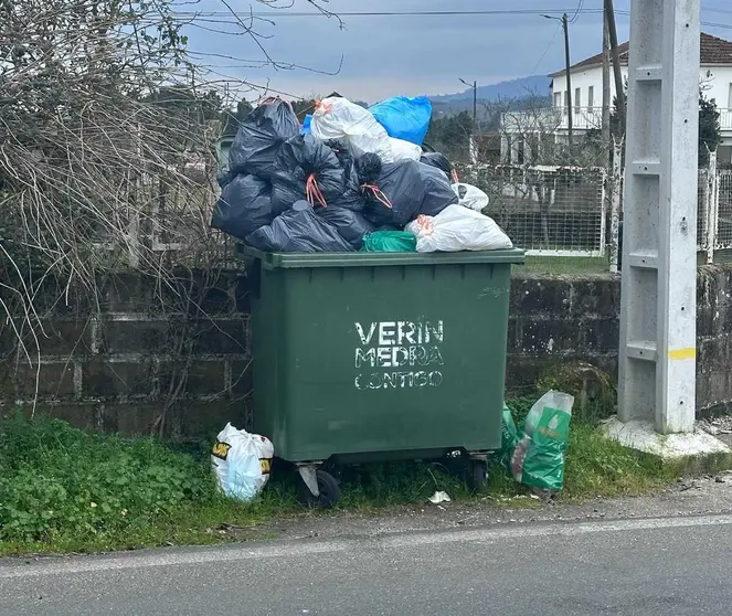 La acumulaci&oacute;n de residuos s&oacute;lidos org&aacute;nicos en la v&iacute;a p&uacute;blica se debe, seg&uacute;n el gobierno municipal, a diversas aver&iacute;as sufridas en los camiones de recogida.