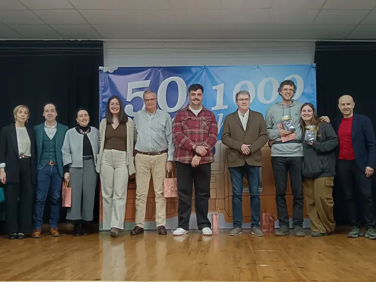 Exalumnos y exalumnas del IES Xes&uacute;s Taboada Chivite, participantes en las diferentes mesas "del recuerdo". | FOTO: Xos&eacute; Lois Colmenero