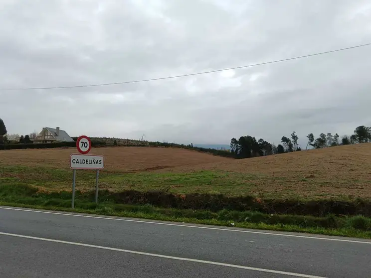 Terrenos en los que se levantar&aacute; la futura residencia de mayores de Ver&iacute;n. | FOTO: Xos&eacute; Lois Colmenero.