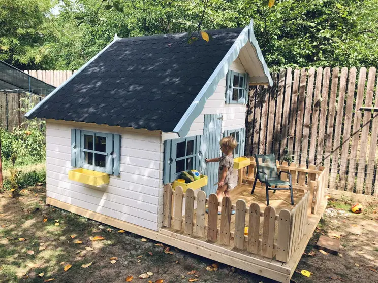 Casitas infantiles: el universo de juego que los ni&ntilde;os necesitan en el jard&iacute;n.