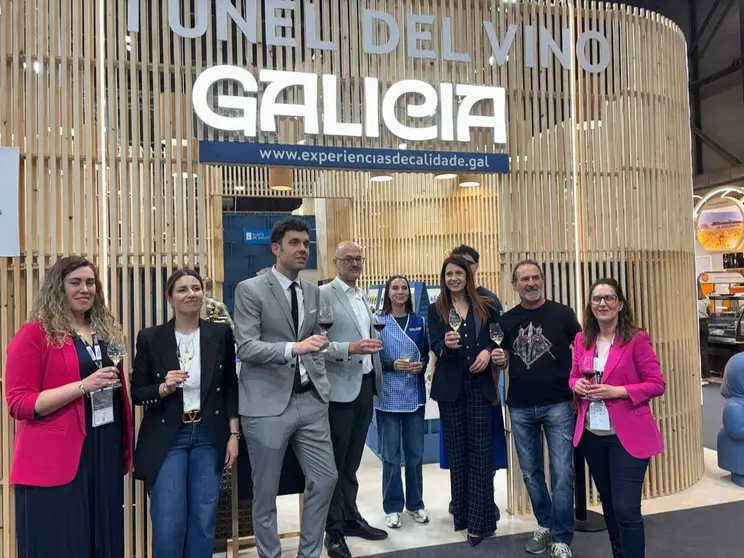 La Conselleira do Medio Rural, Mar&iacute;a Jos&eacute; G&oacute;mez, el director de Agacal, Mart&iacute;n Alemparte, y el gerente de la D.O. Monterrei, Gonzalo Losada, comparten un brindis en el Sal&oacute;n Gourmets.