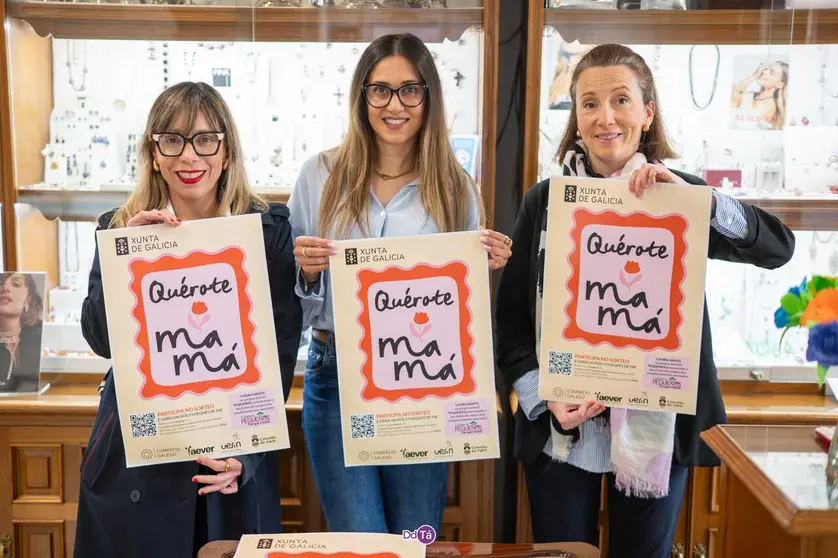 Esther Pato, Bel&eacute;n Vaz e Iria Di&eacute;guez durante la presentaci&oacute;n de la campa&ntilde;a.