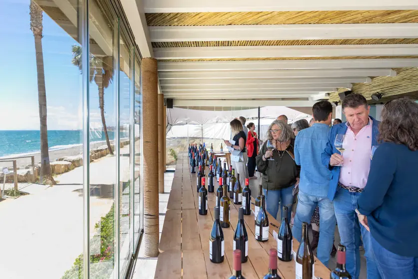 Profesionales del sector de la Costa del Sol participan en la cata de las 41 referencias de la D.O. Monterrei en Marbella.
