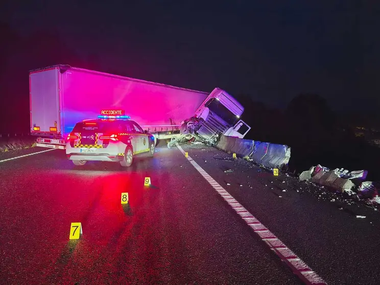 El cami&oacute;n accidentado en la madrugada del pasado mi&eacute;rcoles.
