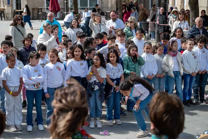 Estudantes dos CEIP Amaro Refojo e Princesa de Espa&ntilde;a durante a xuntanza musical en Ver&iacute;n. | Foto: Noelia Caseiro.