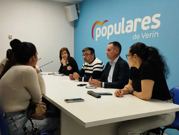 Los diputados auton&oacute;micos V&iacute;ctor Baladr&oacute;n y Juan Casares analizan la inserci&oacute;n laboral de los migrantes junto a Inma Hervella y Jackeline Osorio