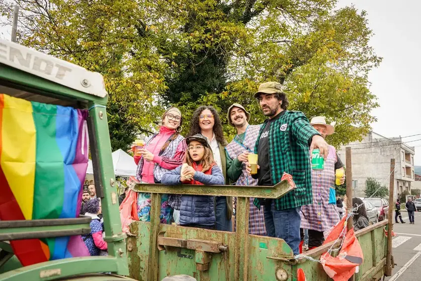 Un momento de la Tractorada del Ponte Farruca 2025, una de las actividades m&aacute;s queridas del festival de Laza. | Foto: &Aacute;lex Nieves.