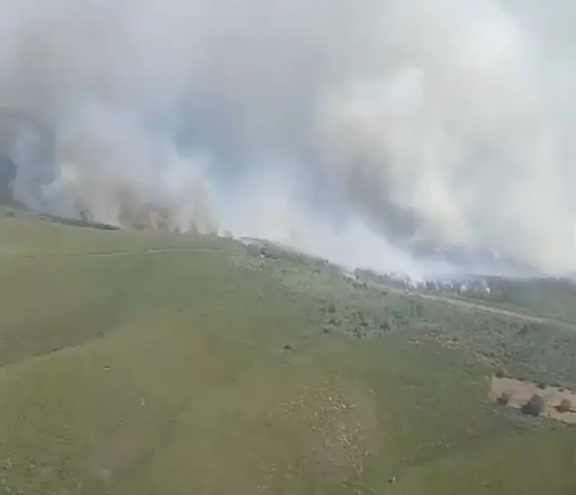 Imagen a&eacute;rea tomada por la dotaci&oacute;n de la BRIF de Laza a su llegada a Manzalvos.