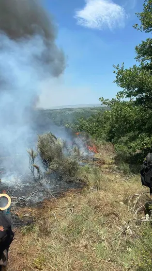 O lume da Mezquita quedou estabilizado tras 15 horas de traballos de extinci&oacute;n. | Foto: AT_Brif.