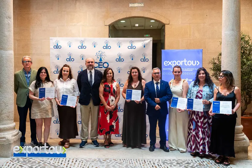 Acto de clausura e entrega de diplomas &aacute;s asociaci&oacute;ns empresariais participantes.