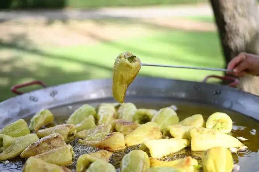 Haber&aacute;, como todos os anos, degustaci&oacute;n do rei da s&uacute;a horta: o pemento. | FOTO: Noelia Caseiro.