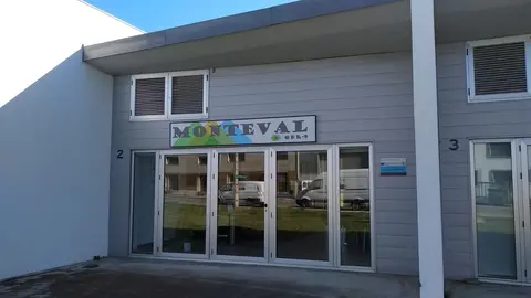 Sede de Monteval, no pol&iacute;gono industrial de Pazos, Ver&iacute;n.