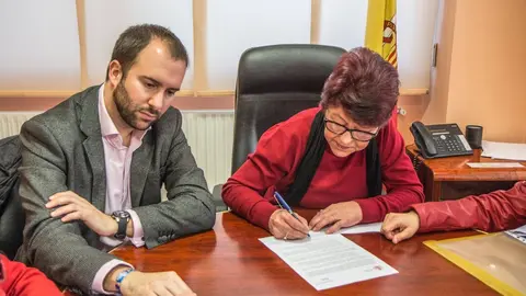 David Llorente, director provincial de la DGT, y C&aacute;ndida Cou&ntilde;ago, edila de Tr&aacute;fico en Ver&iacute;n.
