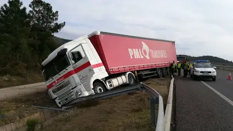 El veh&iacute;culo accidentado sufri&oacute; da&ntilde;os de escasa consideraci&oacute;n.