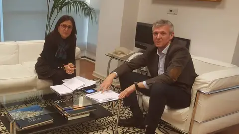 Ana Mar&iacute;a Villarino, a alcaldesa de O&iacute;mbra, no despacho de Alfonso Rueda.