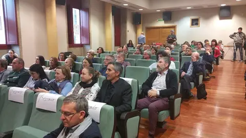 No sal&oacute;n de actos da Biblioteca rexistrouse unha m&aacute;is que aceptable entrada.